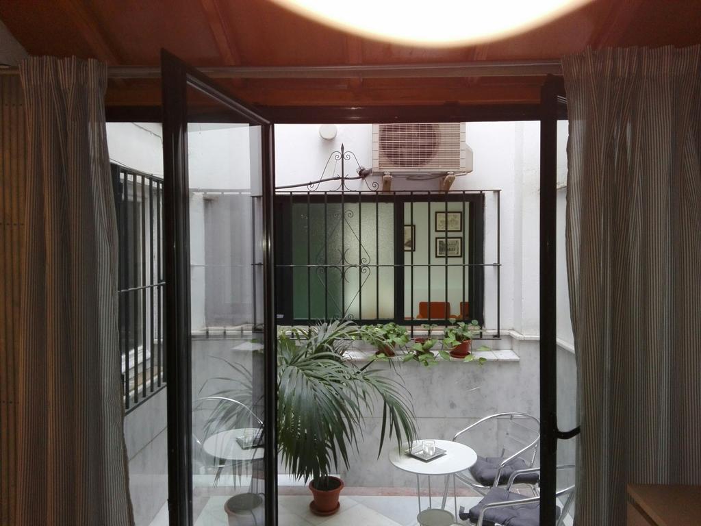 Centrico Apartamento Con Patio Privado Seville Exterior photo